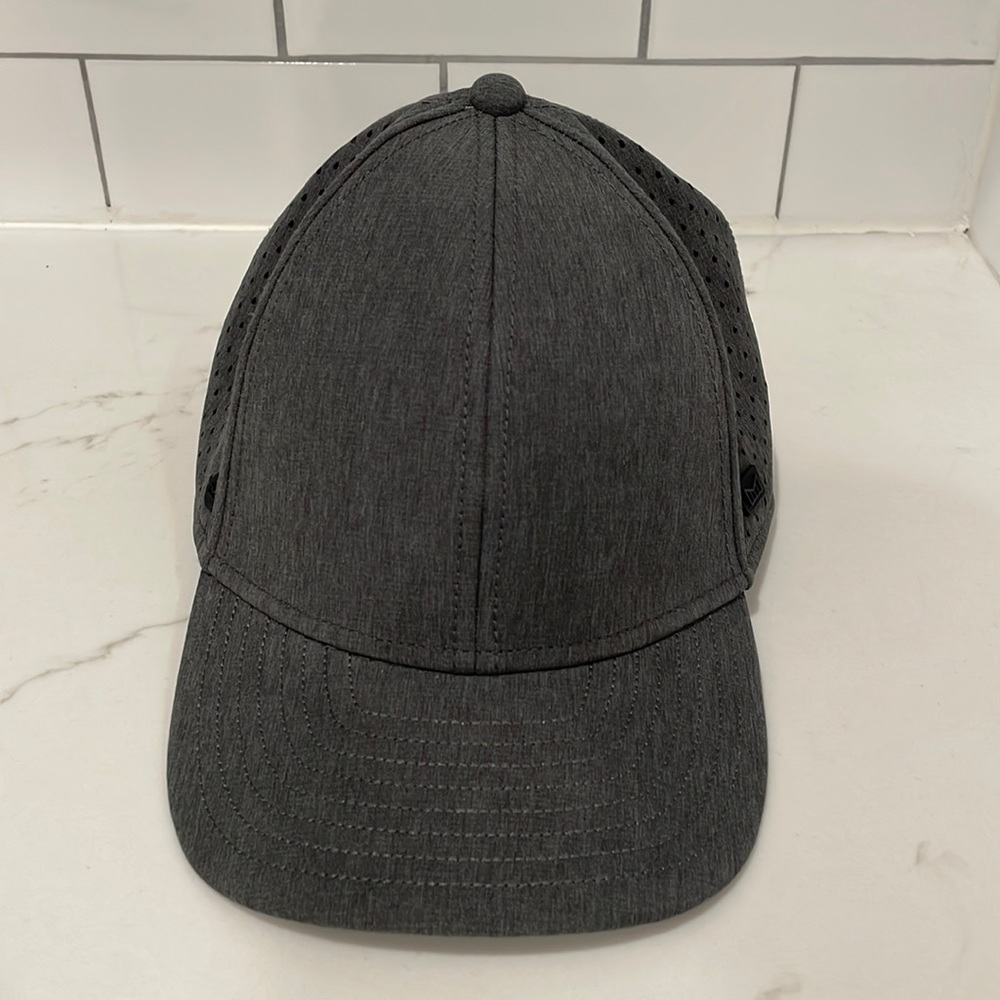 Melin Hat A-Game Hydro, never worn
